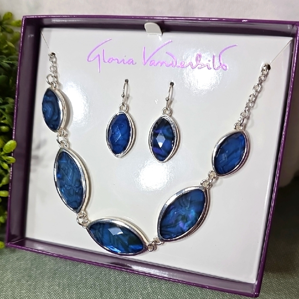 New in Box Gloria Vanderbilt Gift Set